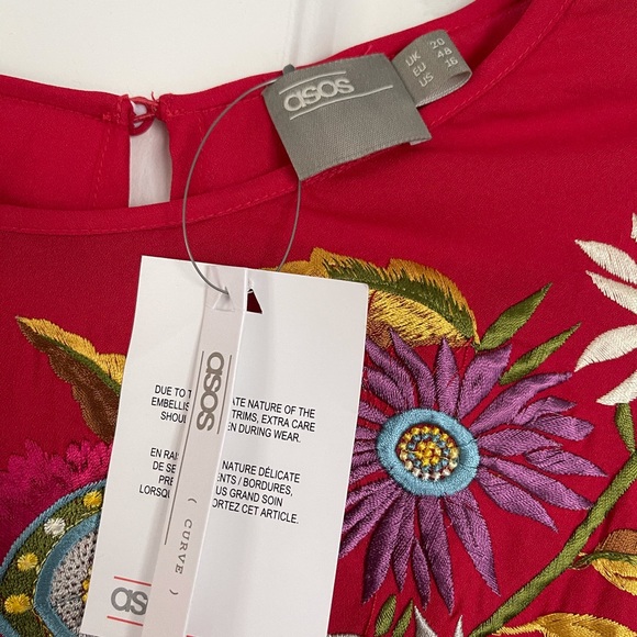 Red embroidered dress - Picture 4 of 4